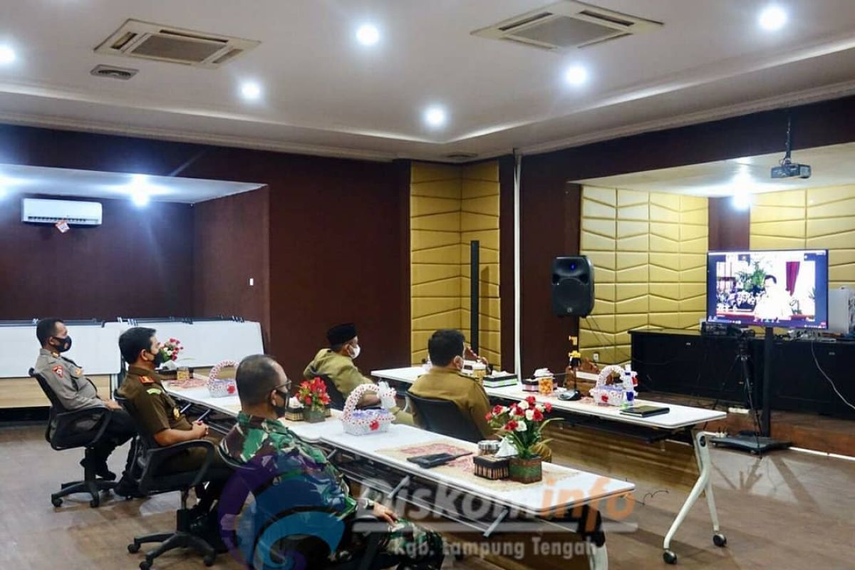 Bupati Lampung Tengah ikuti rapat arahan Presiden tentang prokes COVID-19