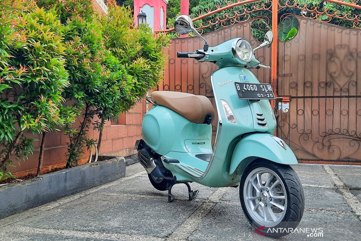 Vespa Primavera S Green Relax yang asyik untuk jalan-jalan santai