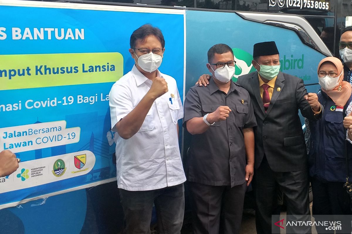 Target vaksinasi lansia 21,6 juta orang, yang sudah divaksin baru 2,8 juta orang