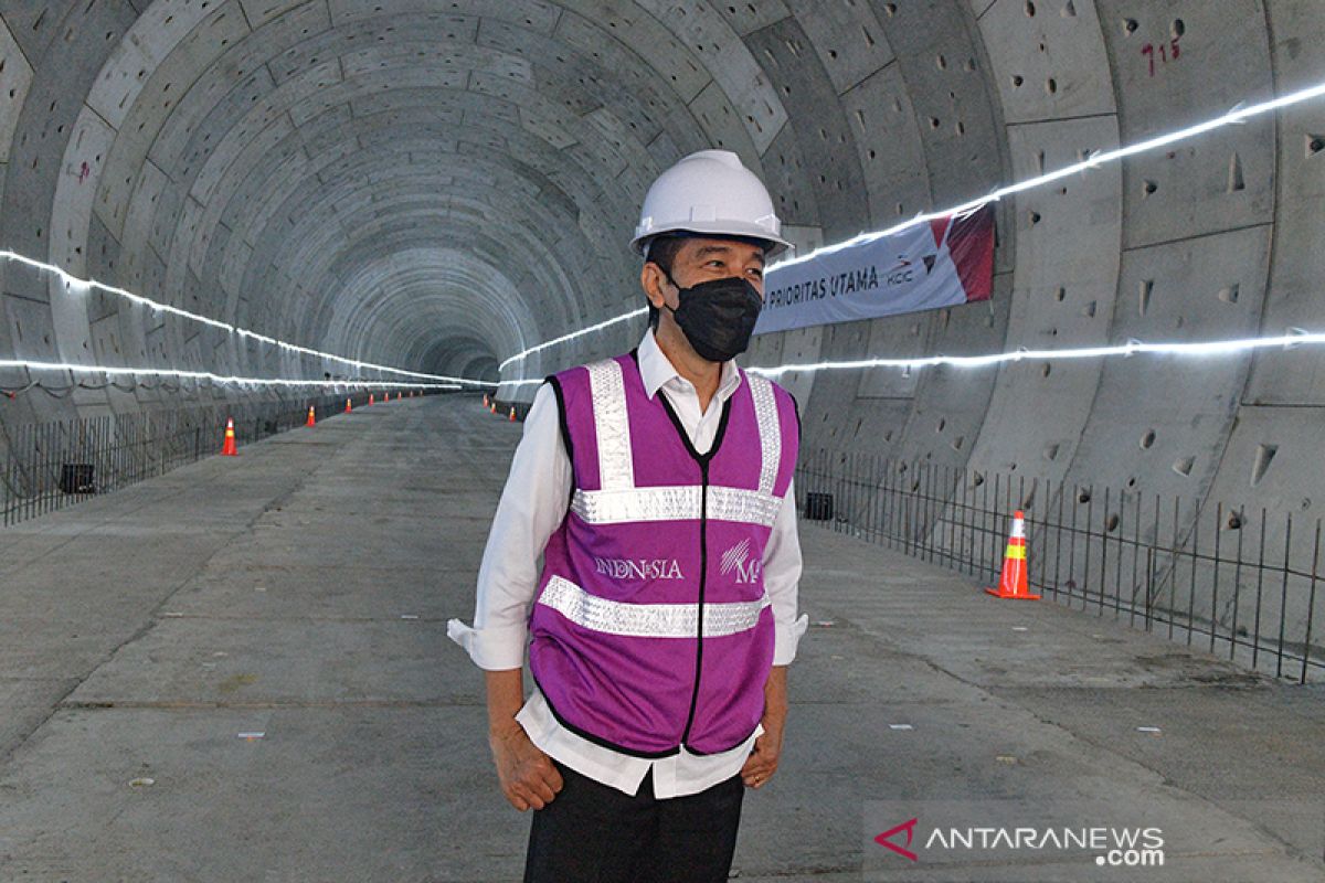 Jokowi visits Jakarta-Bandung high-speed rail project sites