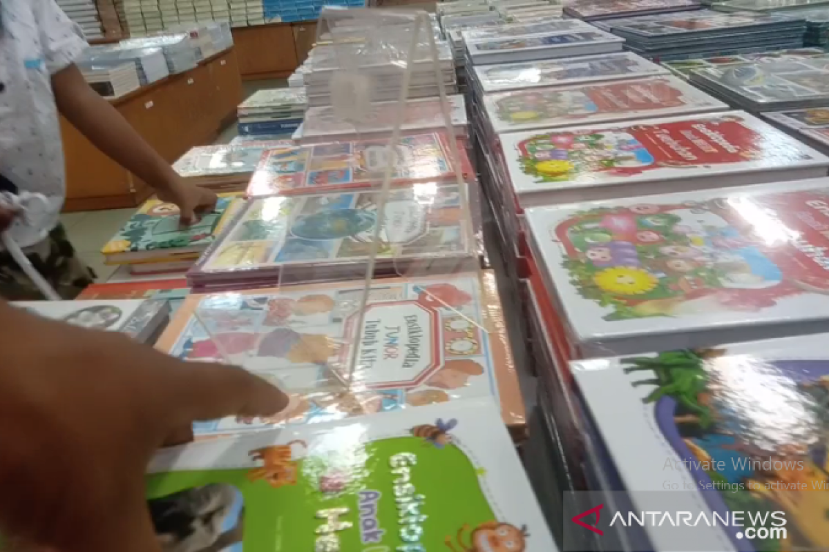 Picu minat baca, Jayawijaya-Papua tambah 3.000 buku di perpustakaan