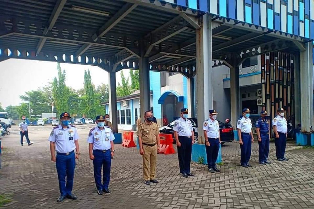 Wali Kota Cilegon apresiasi petugas Dishub rela tak pulang saat lebaran demi tugas