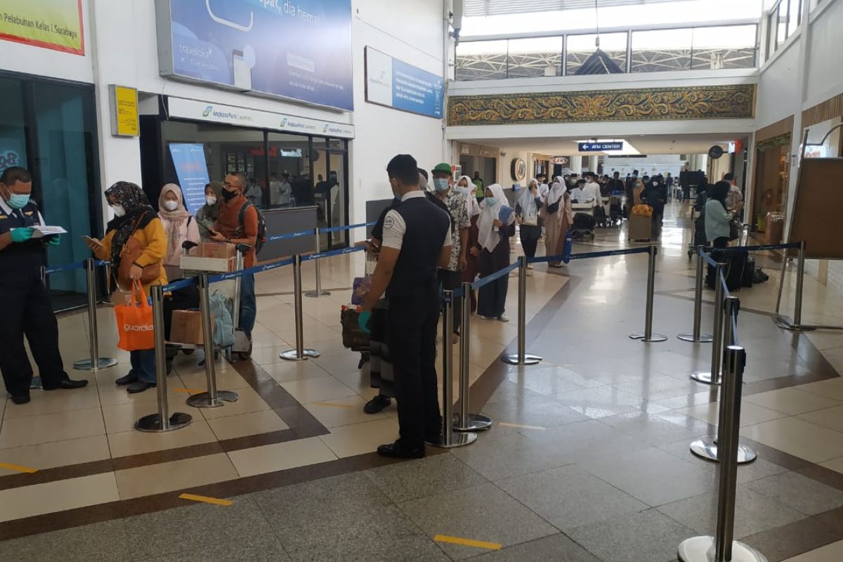 Penumpang di Bandara Juanda mulai ramai