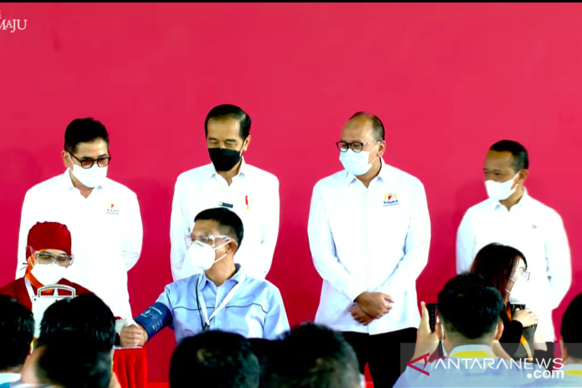 Jokowi harap industri lebih produktif setelah vaksinasi gotong royong