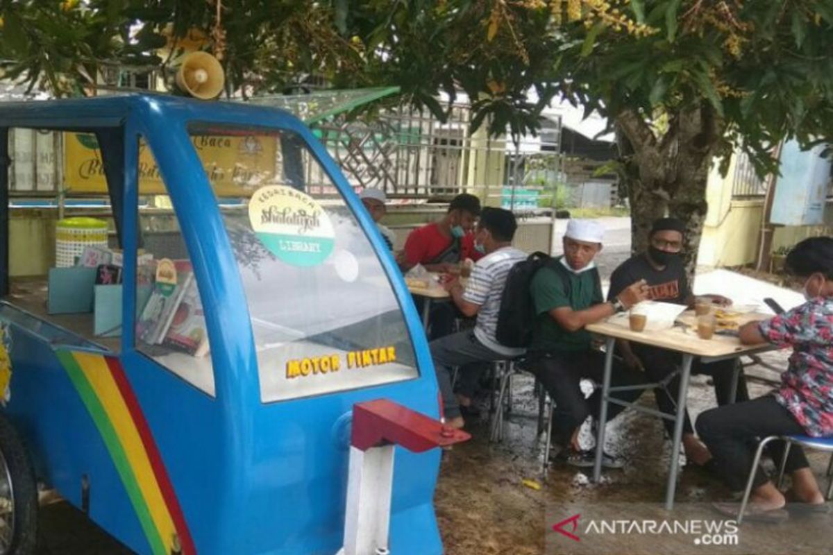 Read books get free coffee in HSU