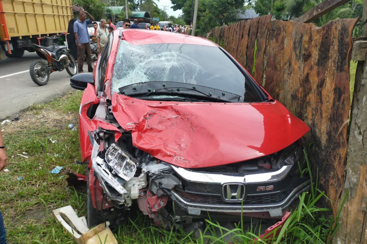 Suami istri beserta anak tewas ditabrak dua mobil di Aceh Timur