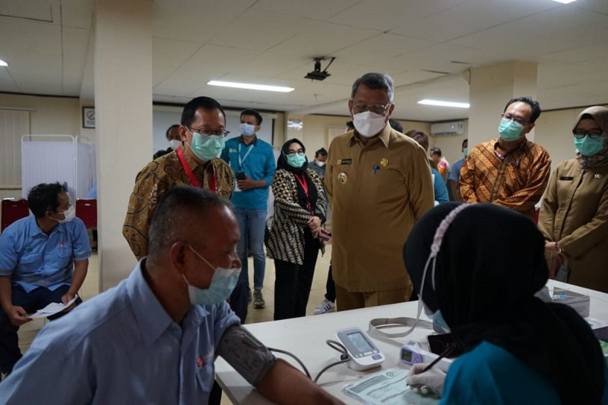 Awali vaksinasi Gotong Royong, Sinar Mas vaksinasi ribuan karyawan