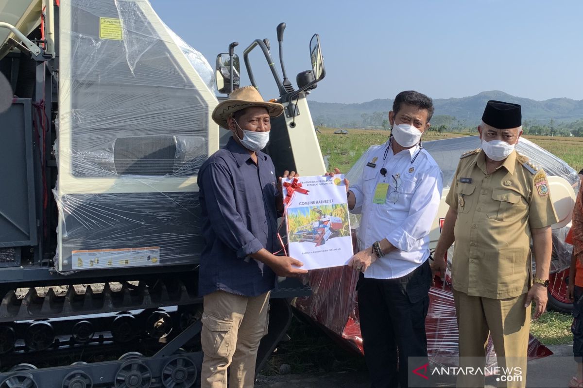 Kementan salurkan bantuan alsintan untuk petani di Kabupaten Malang