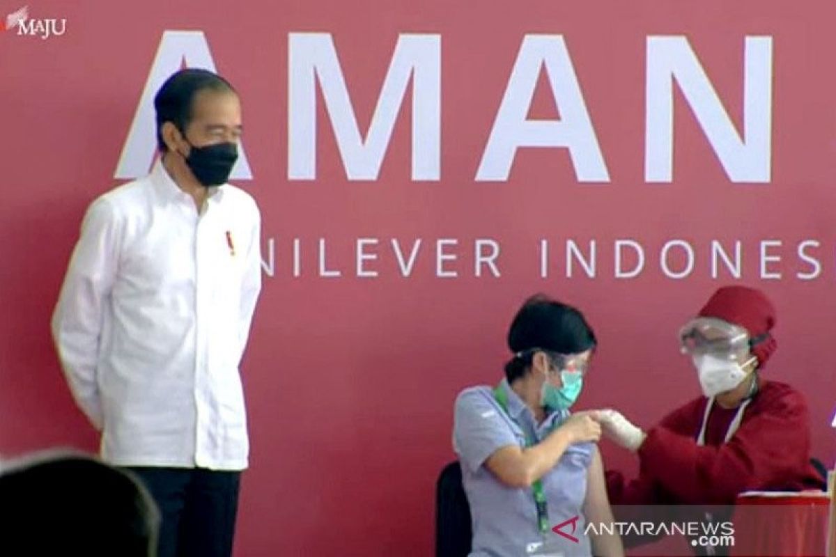 Presiden Joko Widodo berharap vaksinasi bisa mencakup 70 juta warga pada September
