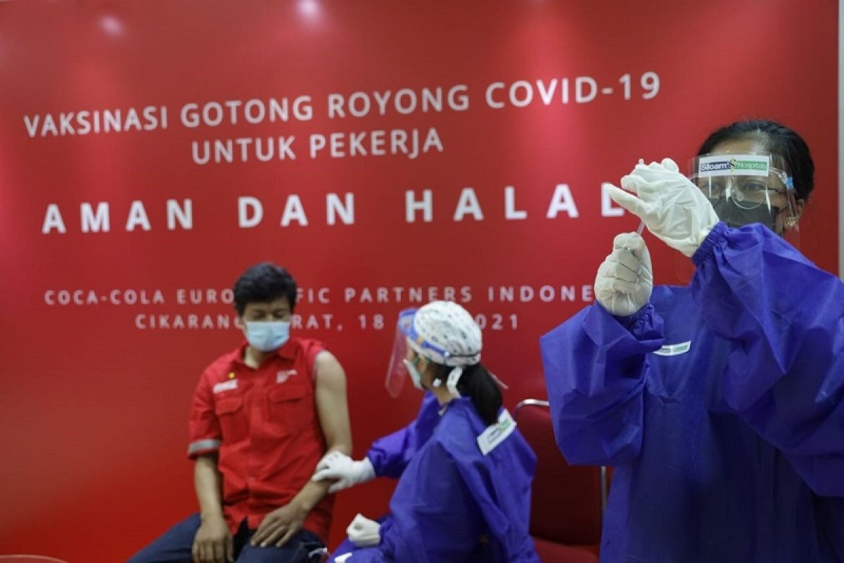 Coca-Cola Europacific Partners Indonesia berpartisipasi dalam program Vaksinasi Gotong Royong