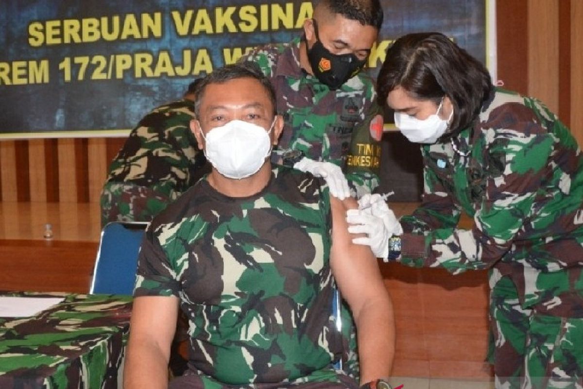 Empat anggota TNI yang terluka di Pegunungan Bintang dievakuasi