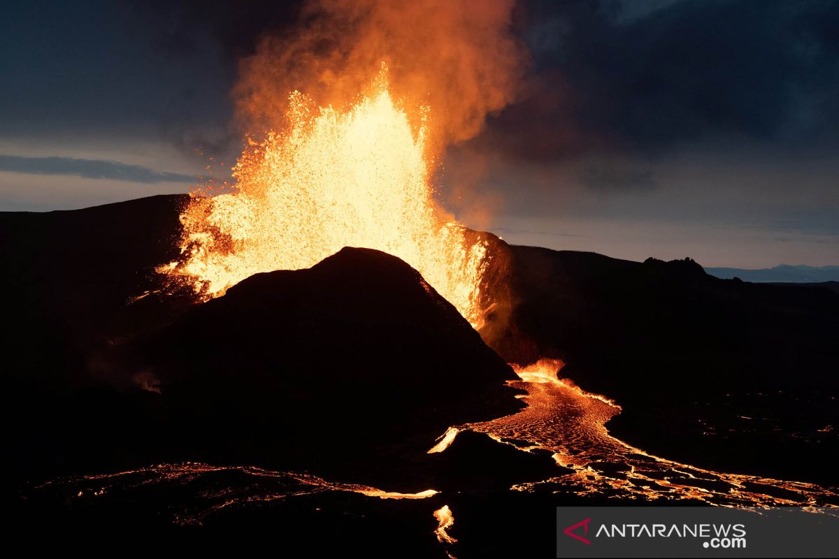 Gunung berapi Islandia meletus setelah aktif berpekan-pekan