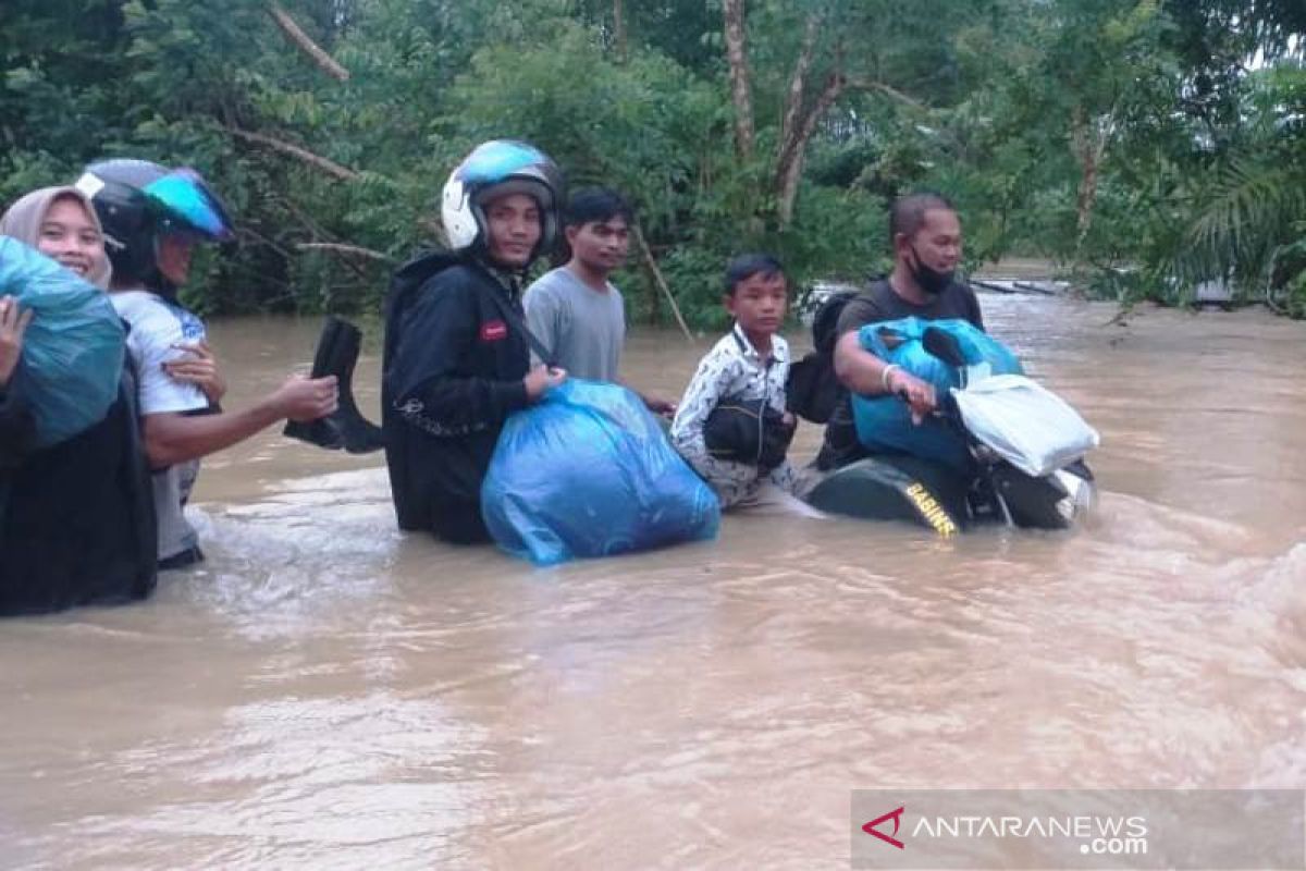 27 desa di sembilan kecamatan Pulau Simeulue Aceh terendam banjir