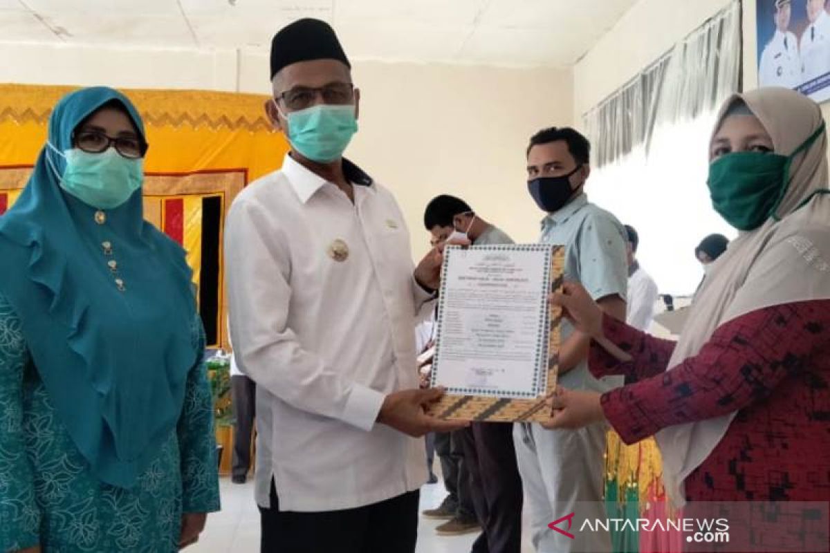 Alhamdulillah, 15 pelaku UMKM di Nagan Raya terima sertifikat produk makanan halal