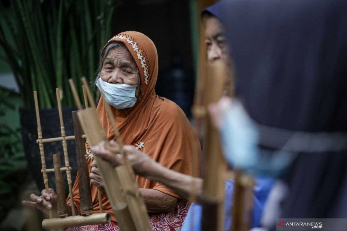 Kiat dokter agar lansia bisa hidup sehat jalani hari