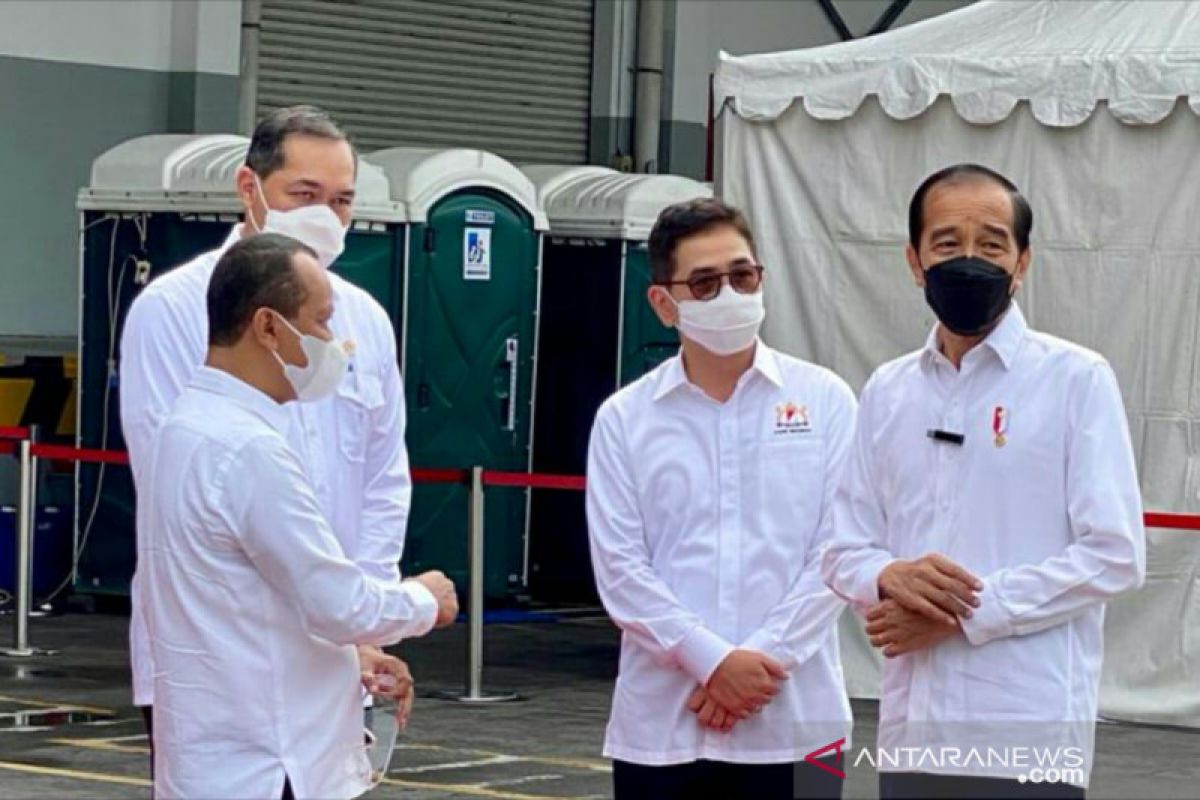 Jokowi tinjau vaksinasi COVID-19 di Bintan Inti Industrial Estate