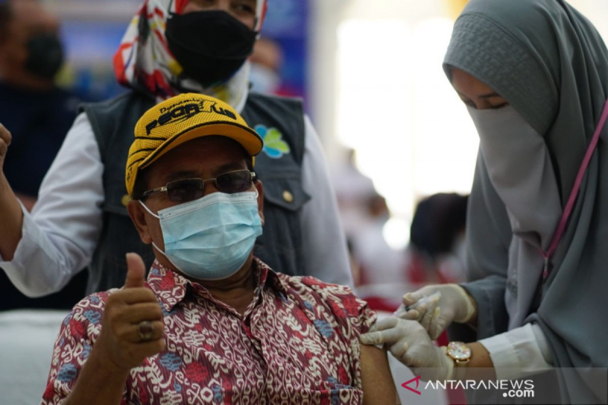 Sebanyak 14,8 juta penduduk Indonesia telah divaksinasi COVID-19