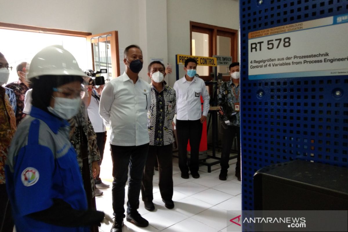 Menteri Perindustrian tinjau fasilitas SMK-SMTI Yogyakarta