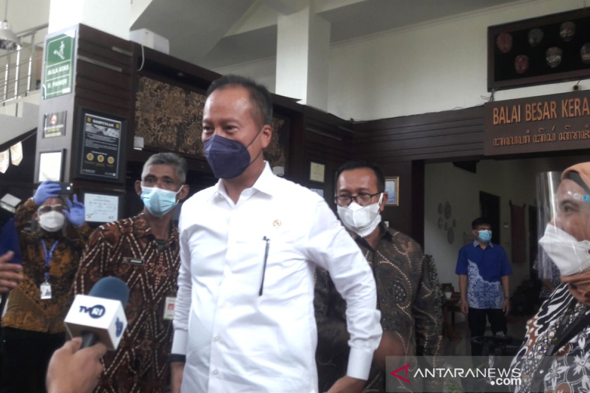 Menperin nilai batik Indonesia kekayaan yang luar biasa