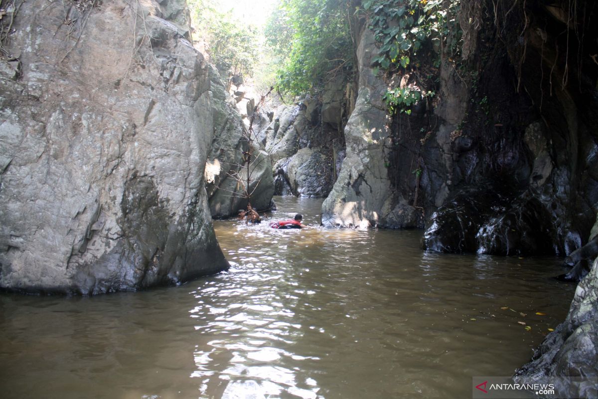 Pengelola tempat wisata 