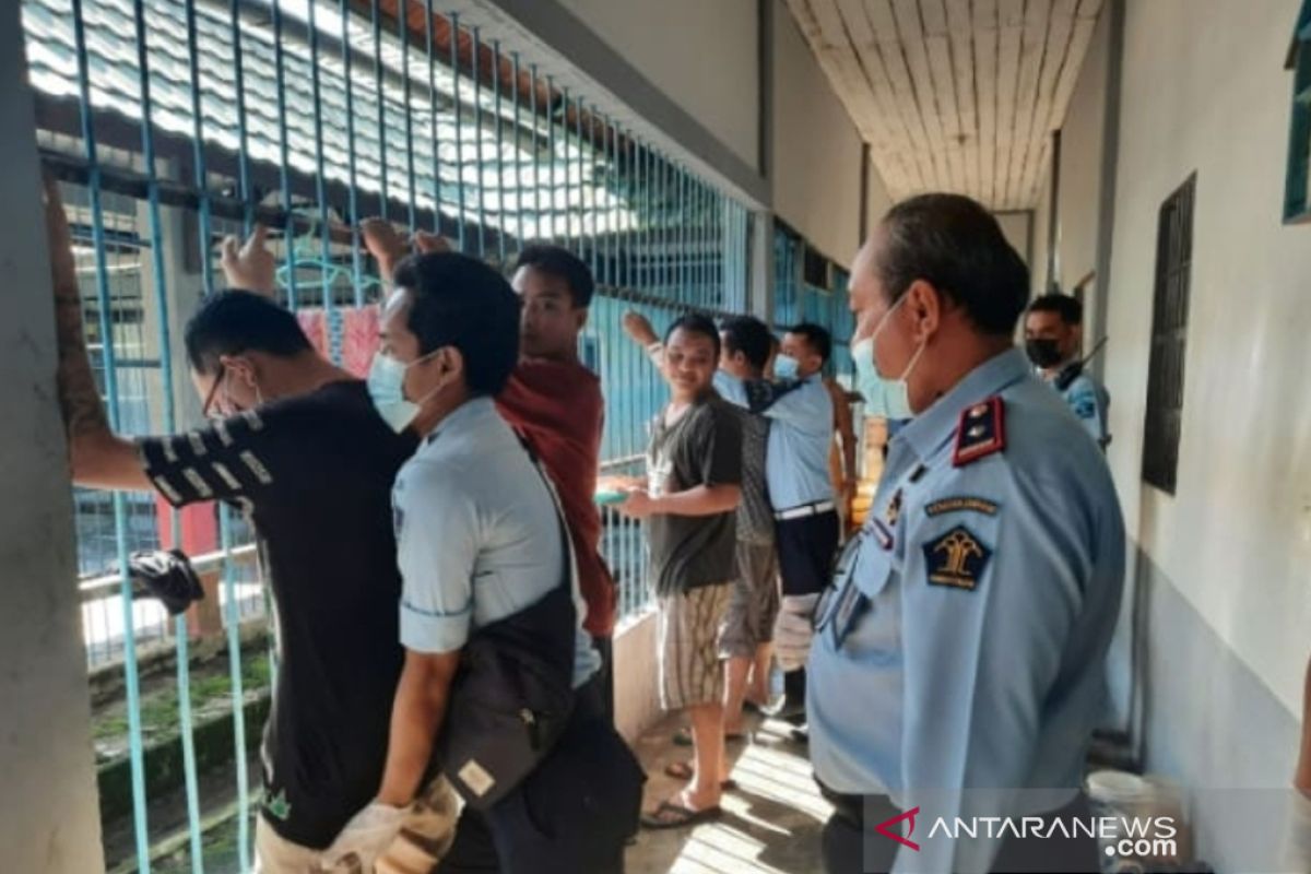 Rutan Kelas IIB Bengkayang geledah kamar WBP cegah peredaran narkoba