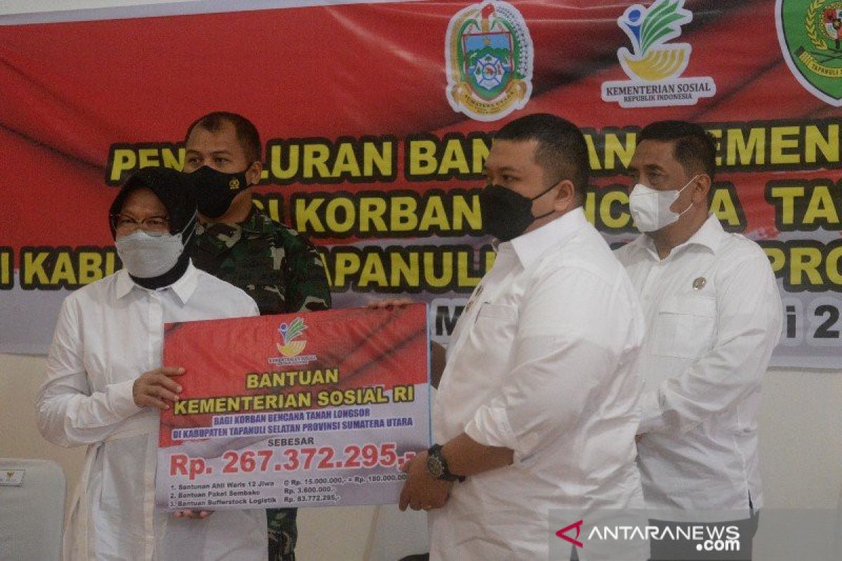 Mensos salurkan bantuan korban tanah longsor Batang Toru