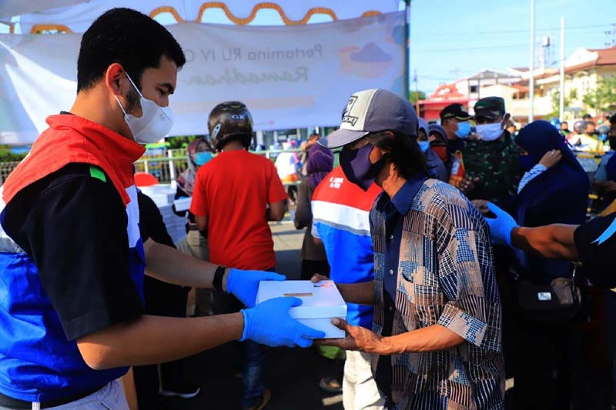 Pertamina Cilacap salurkan 23.000 paket takjil selama Ramadhan