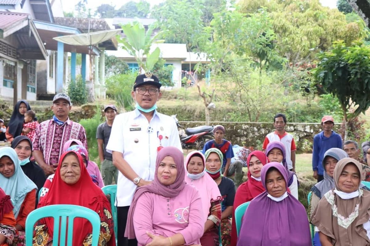 Bupati Pesisir Barat ajak tim satgas COVID-19 tertibkan masyarakat tak patuh prokes