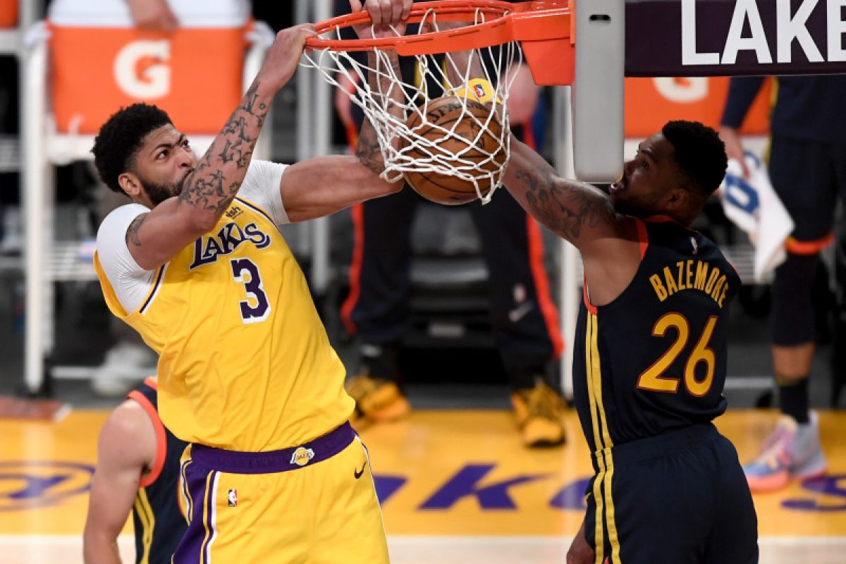 LeBron James bawa Lakers maju ke babak playoff Wilayah Barat