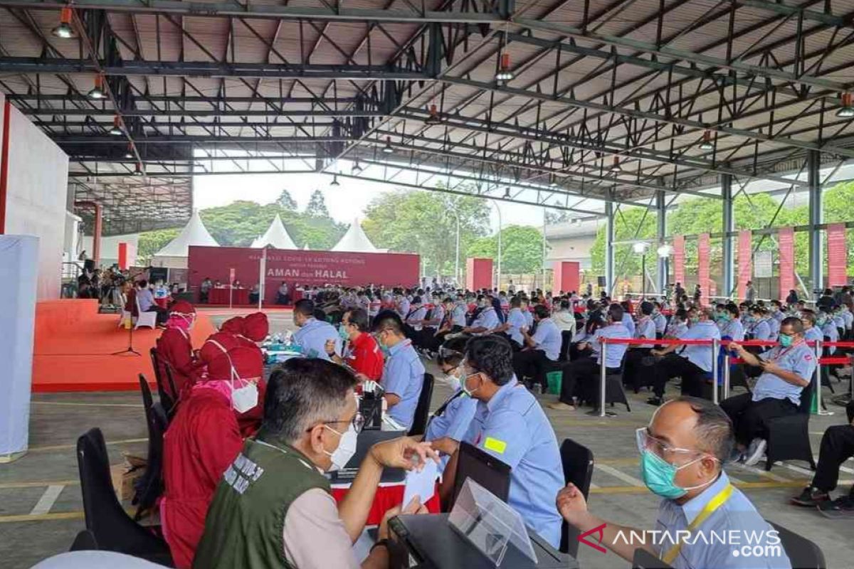 Pelaku industri di Bekasi antusias sambut vaksinasi Gotong Royong