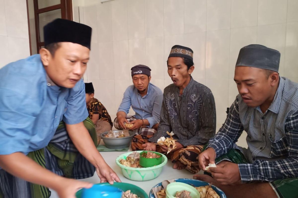 Warga Mojo Kabupaten Kediri rayakan 