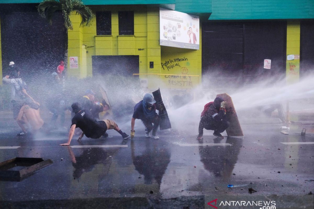 Empat tewas selama protes saat Kolombia tandai sebulan demonstrasi