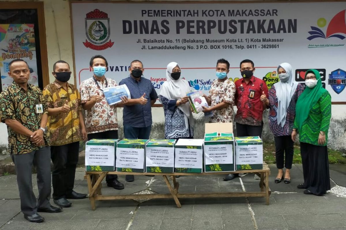 Dinas Perpustakaan Makassar terima donasi buku pada momentum Harkitnas