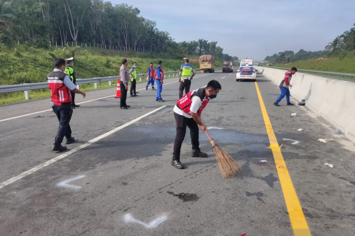 Kecelakaan maut pertama usai lebaran di Tol Pekanbaru - Dumai, dua tewas