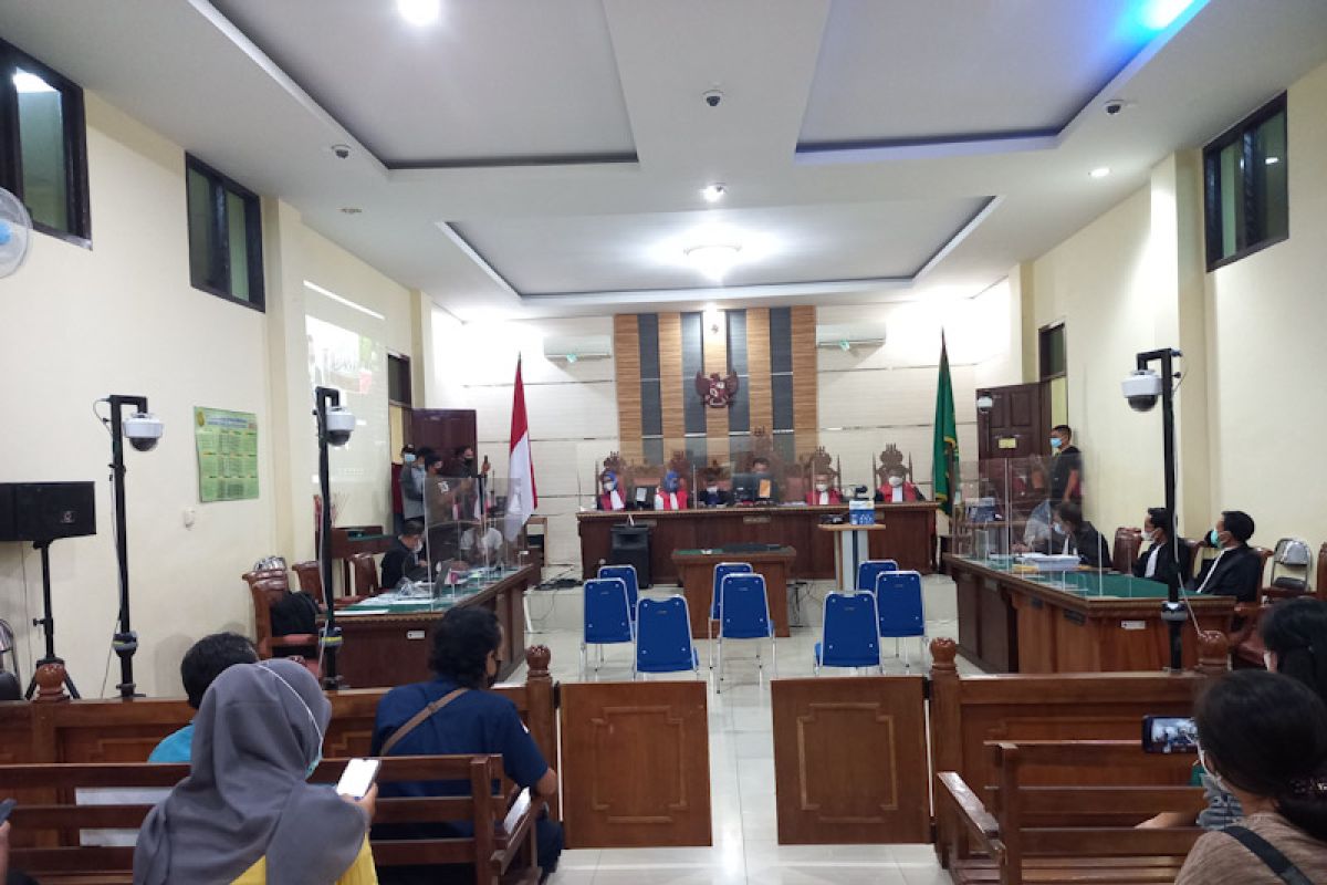 Hakim tunda sidang mantan Bupati Lampung Tengah