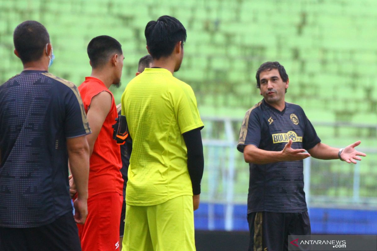 Liga 1: Arema FC belum menang, posisi pelatih Eduardo Almeida 