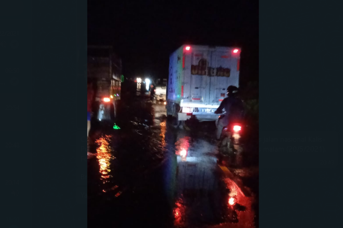 Ketinggian banjir di ruas jalan Kalis-Putussibau naik
