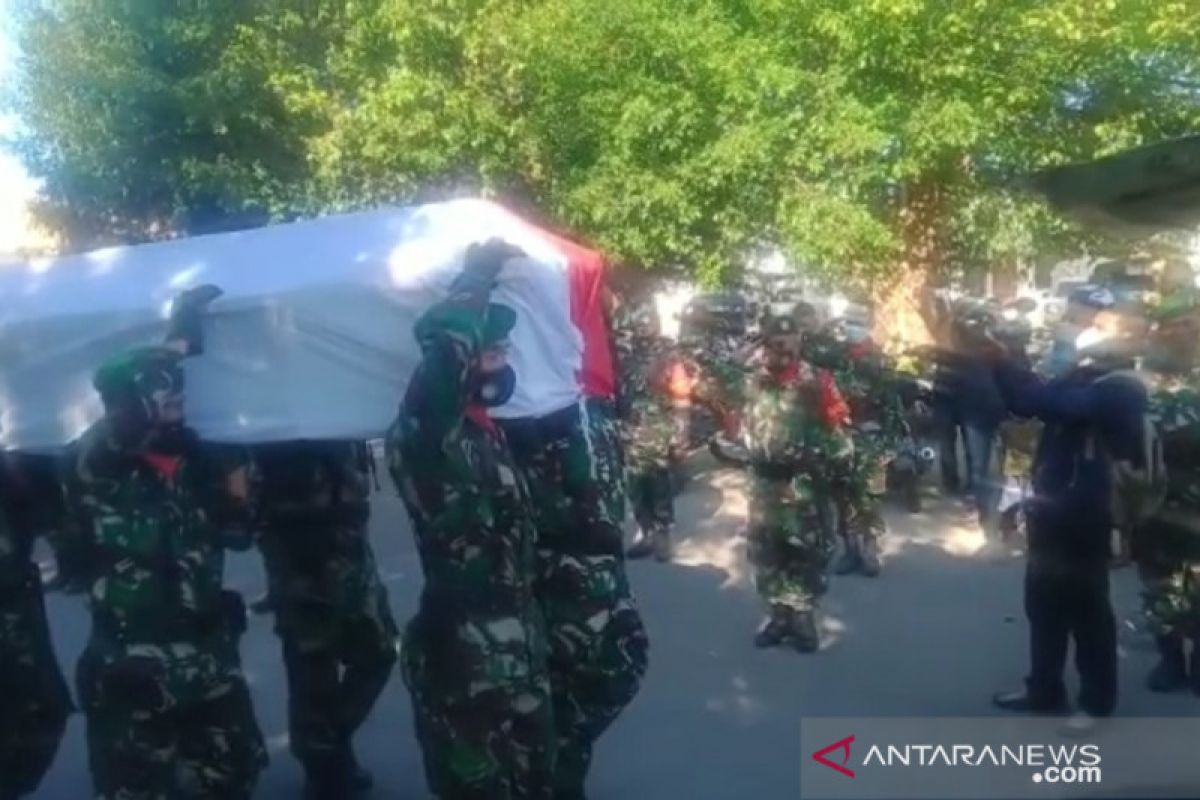 Prajurit TNI yang meninggal di Papua dimakamkan di Malaka