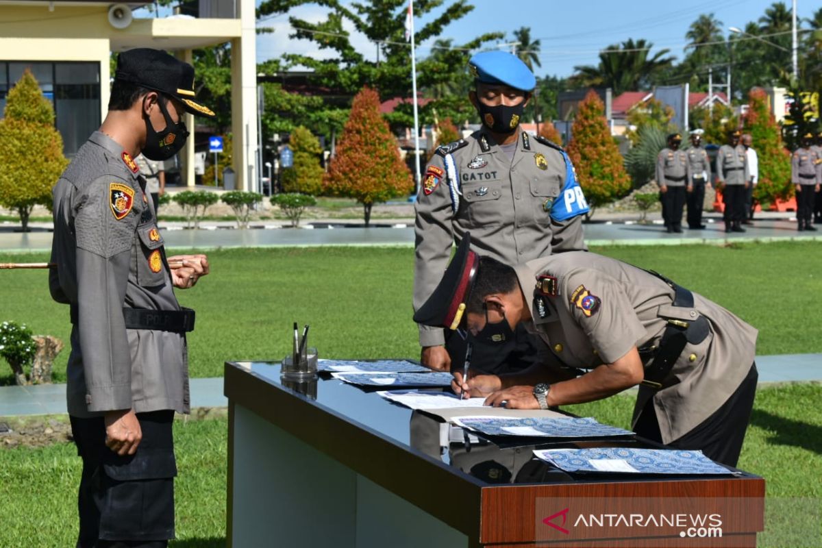 Pimpin Sertijab, Kapolres Pasbar minta bawahannya inovatif