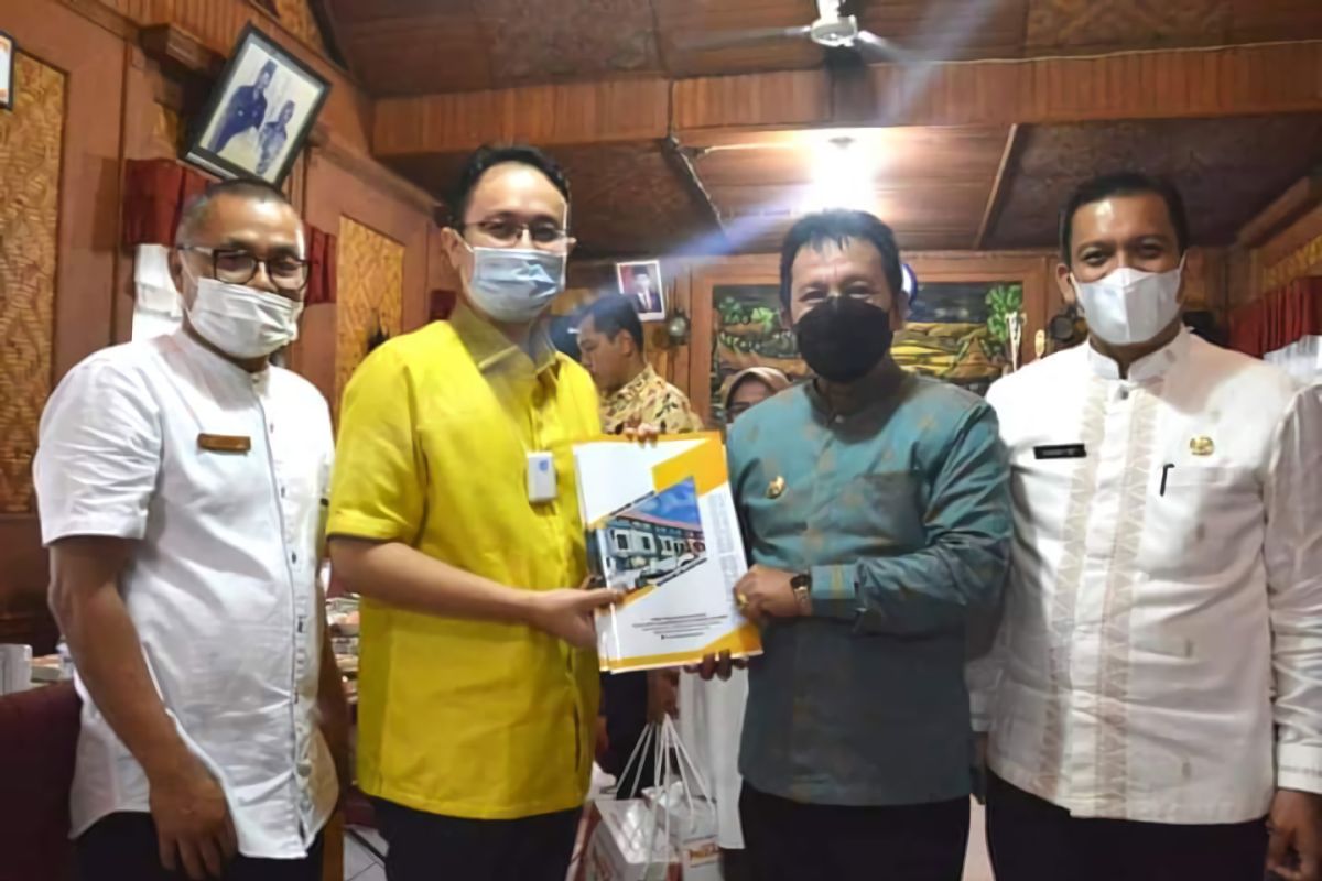 Singgahi Padang Panjang, Wawako Asrul menyerahkan proposal rest area dan pasar ke Wamendag