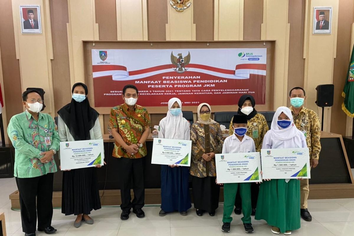 Anak peserta program BPJS Ketenagakerjaan di Jombang dapat beasiswa