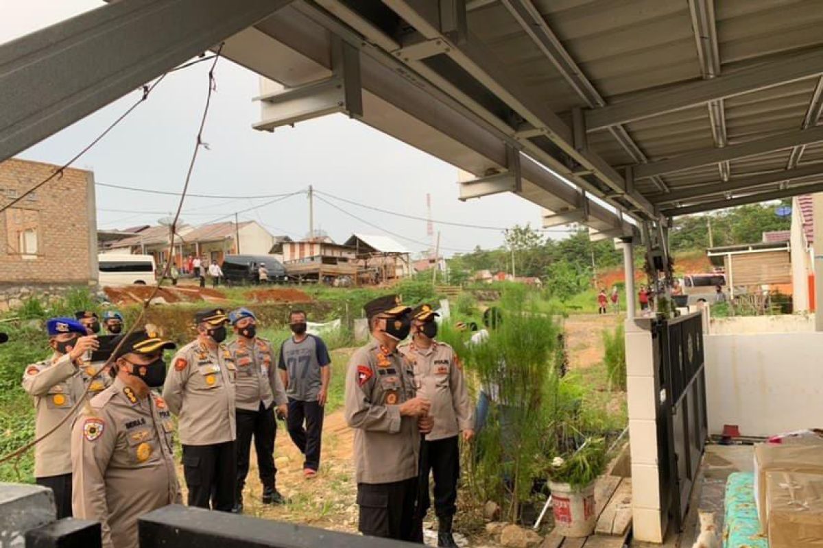 Kapolda Sumsel bantu warga yang jalani isolasi mandiri  di Baturaja