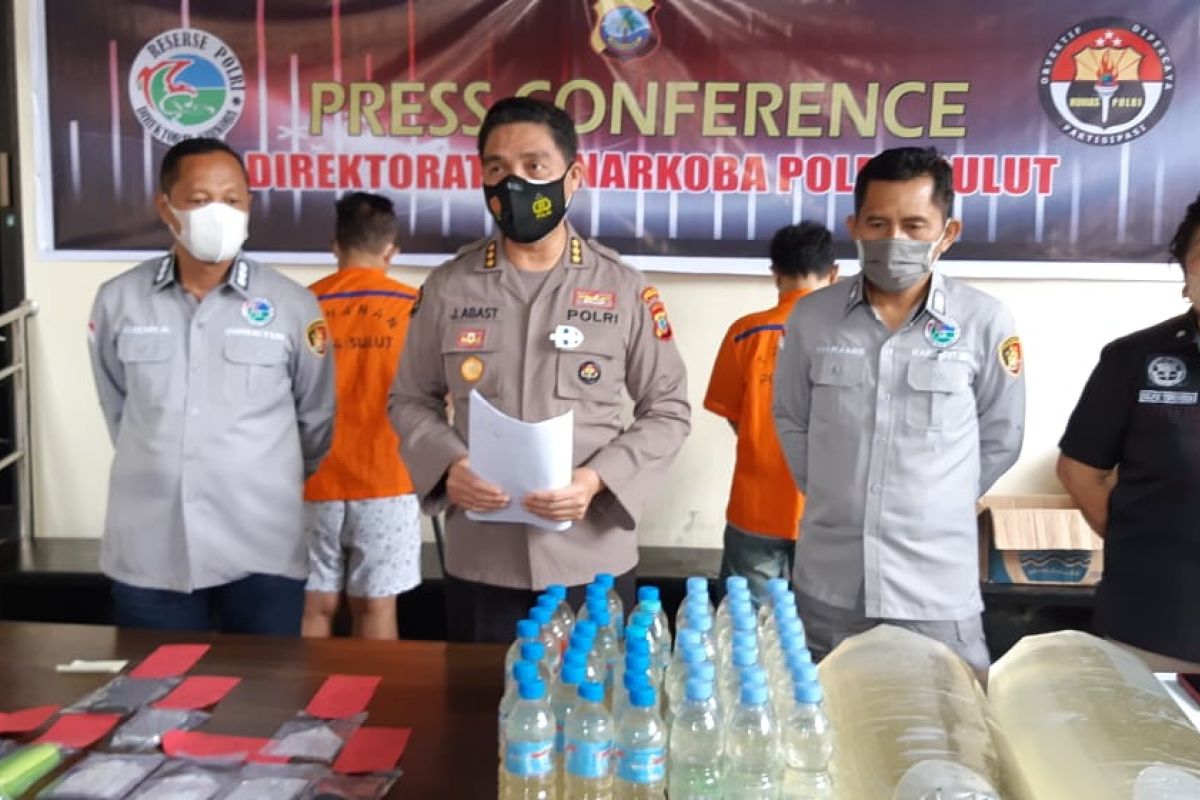 Polda Sulut ringkus dua tersangka dengan delapan paket sabu