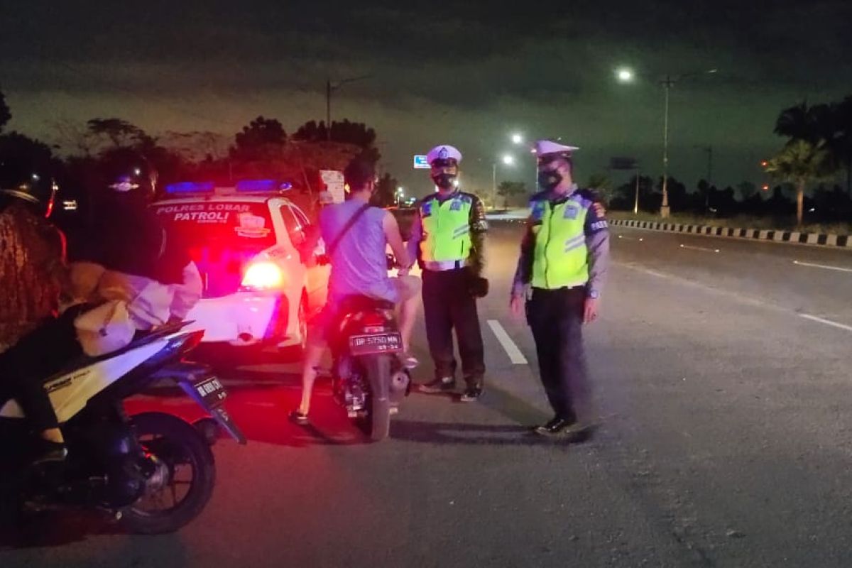 Sat Lantas Polres Lobar perketat intensitas kegiatan di tongkrongan malam