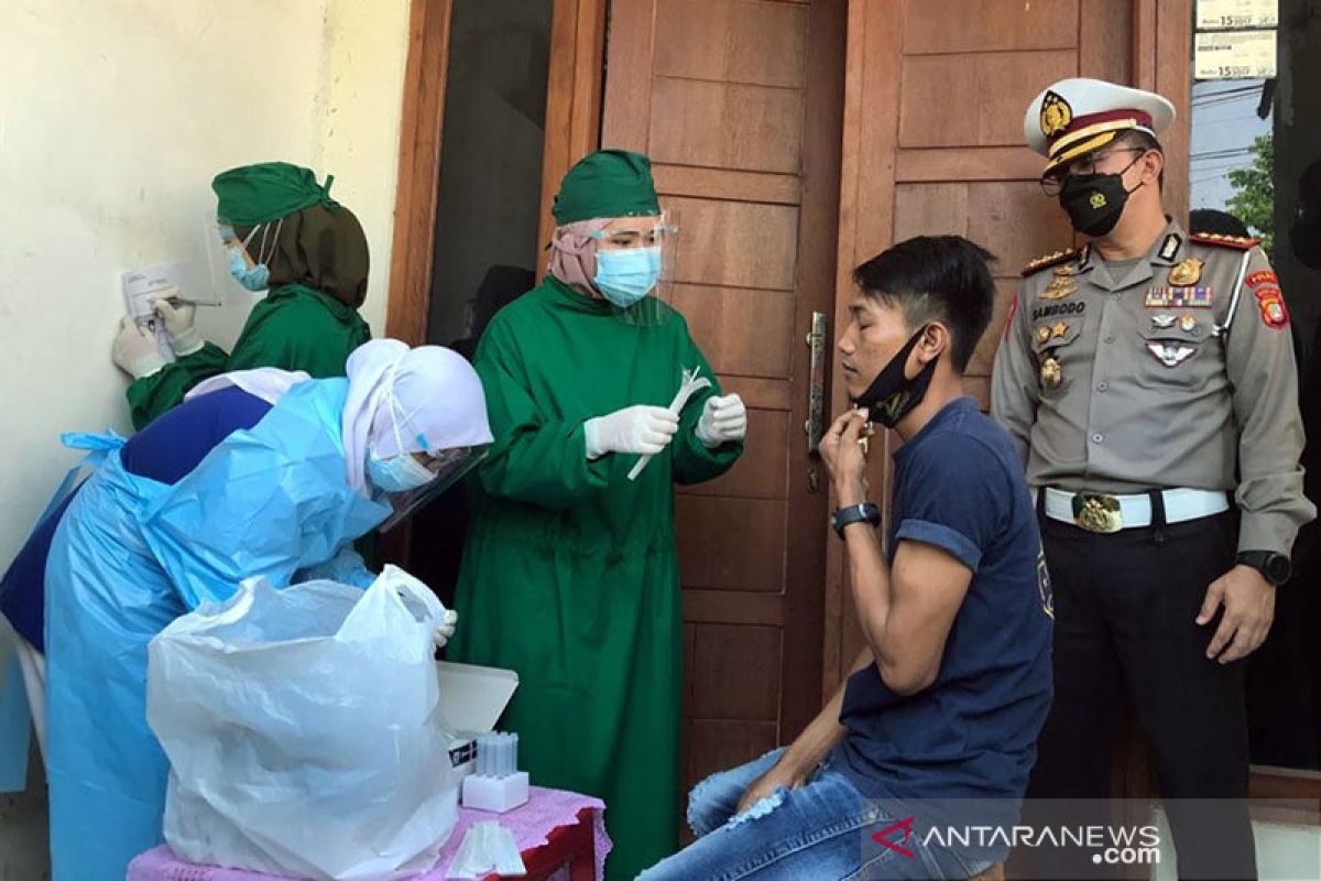 Jakarta police find 276 returning Eid travelers reactive to COVID-19