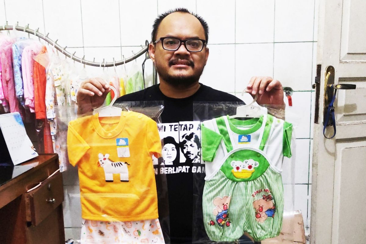 Program kemitraan Pertamina bantu konveksi baju bayi di Bandung Bangkit