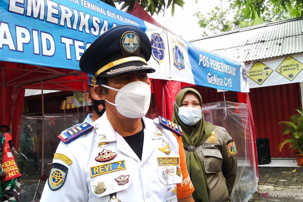 Personel pengawas prokes di Terminal Kalideres ditambah