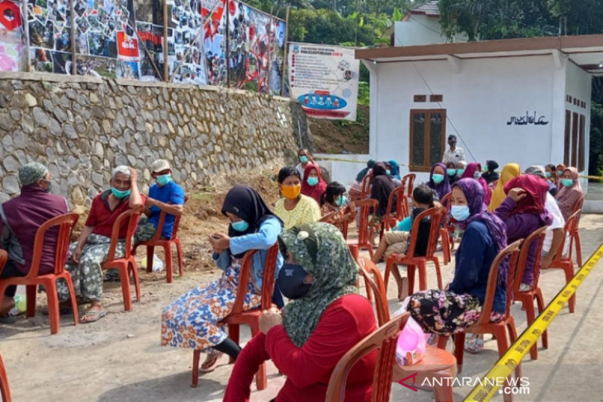 Pemkab Garut siapkan bantuan bagi 35 warga sekampung positif COVID-19