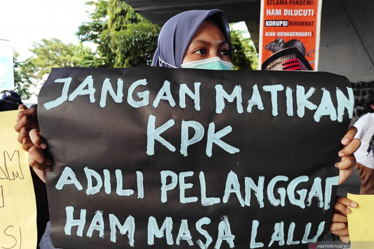 Presiden Jokowi diminta sikapi dugaan pelemahan KPK