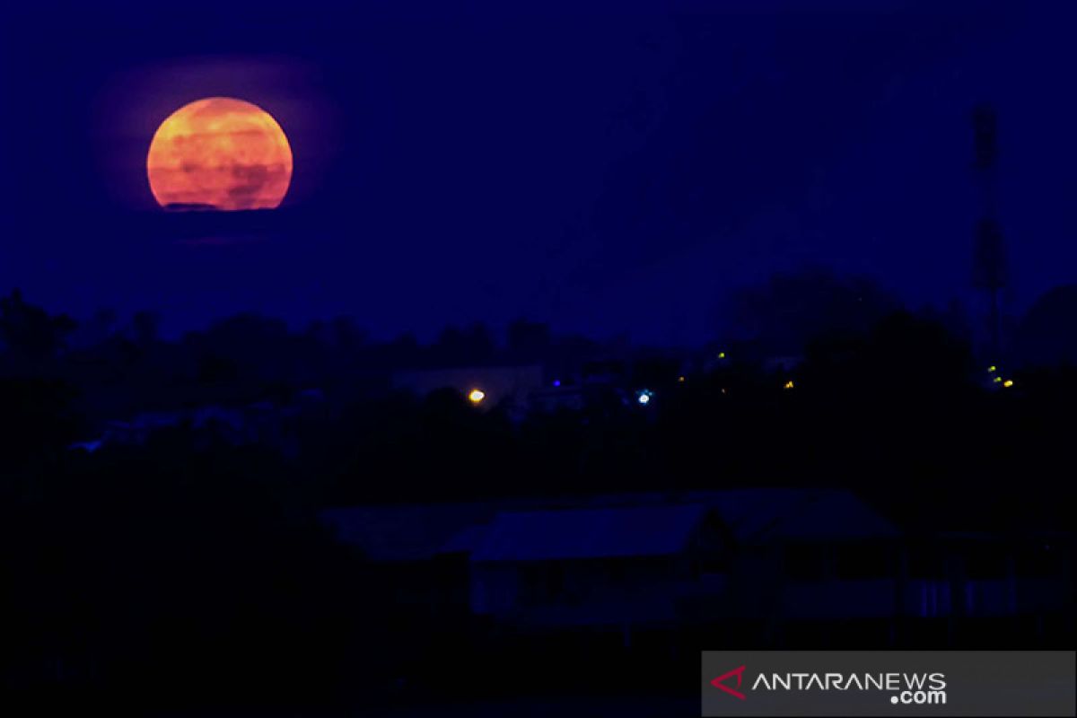 BMKG Banjarnegara lakukan pengamatan gerhana bulan total